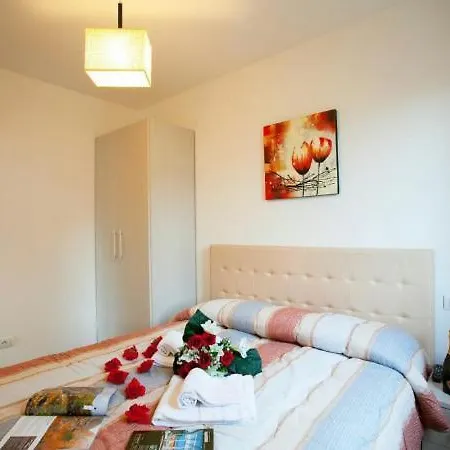 Sleeps 8 Διαμέρισμα